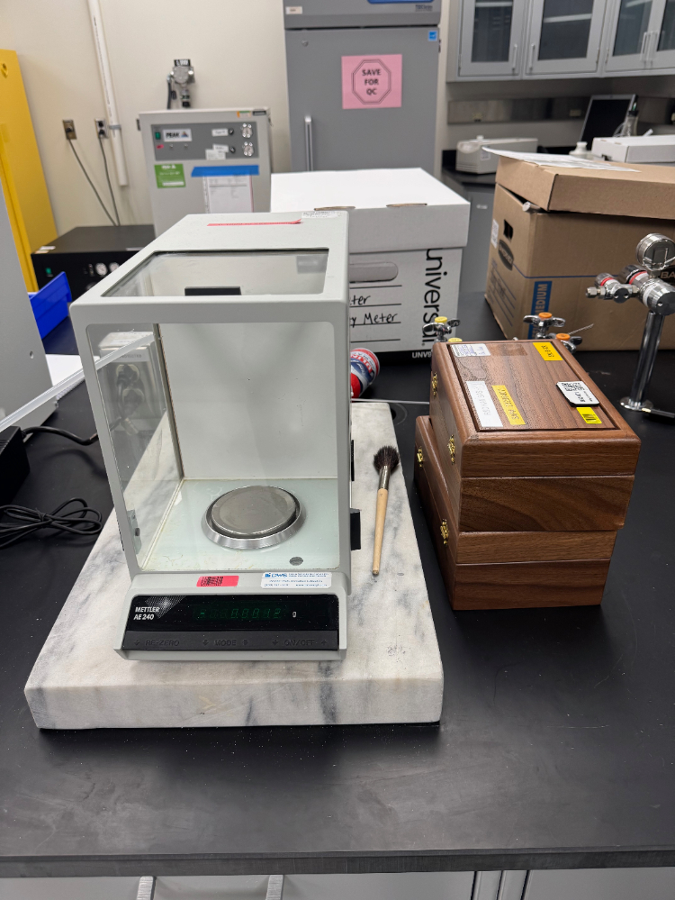 Image of Mettler Toledo AE240 Analytical Balance